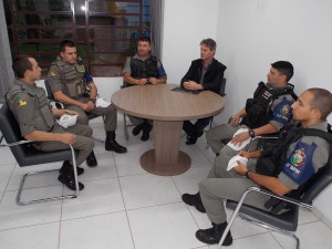 Os novos PMs (esquerda) foram apresentados ao prefeito Carlos Bohn