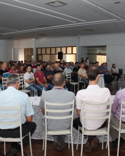 DÁLIA E ASSOCIADOS ANALISAM DETALHES DO PROJETO AVÍCOLA