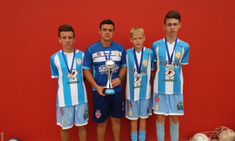 ATLETAS DISPUTAM A COPA SUL BRASILEIRA DE FUTEBOL