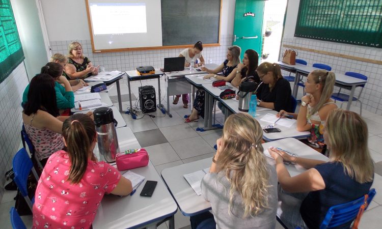 FORMAÇÃO PEDAGÓGICA NESTA SEXTA-FEIRA NO PONCHO