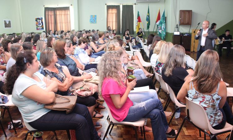 FORMAÇÃO PEDAGÓGICA FINALIZA PREPARATIVOS PARA O ANO LETIVO