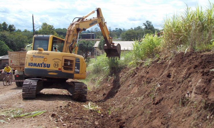 OBRAS TRABALHA EM TRECHOS DE ESTRADAS