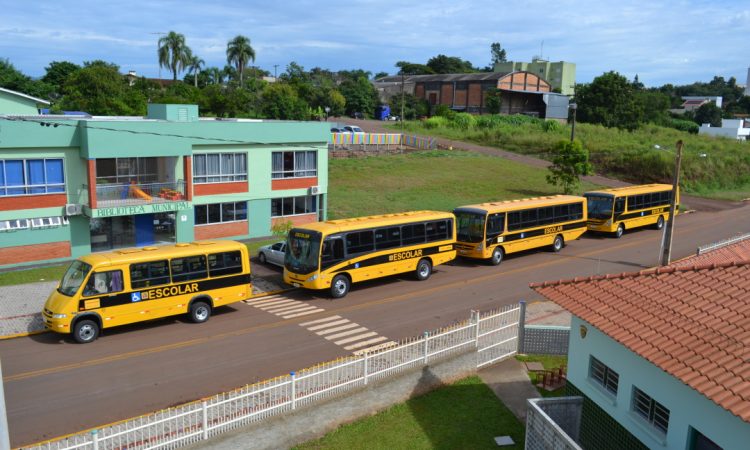 MAIS DE 900 ALUNOS VOLTAM ÀS AULAS NA SEGUNDA-FEIRA