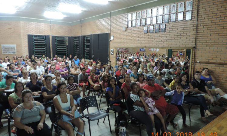 ASSEMBLEIA REÚNE PAIS NA ESCOLA SANTO ANTÔNIO