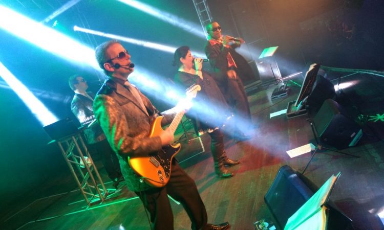 FESTA DE ANIVERSÁRIO NA SEGUNDA-FEIRA À NOITE