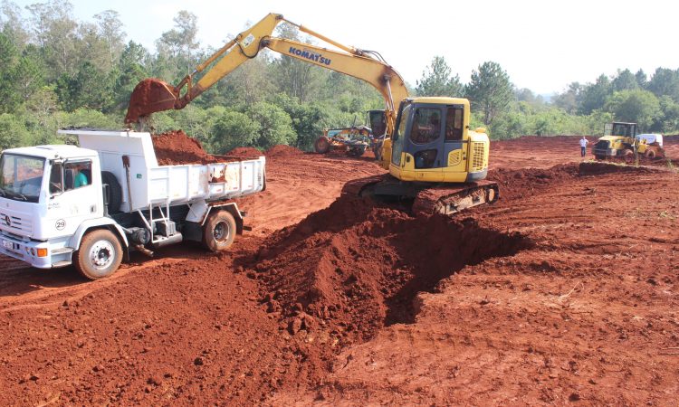 OBRAS INTENSIFICA SERVIÇOS NA ÁREA DO INCUBATÓRIO