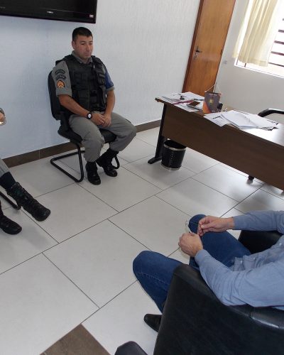 PREFEITO DEBATE MEDIDAS DE SEGURANÇA COM A BM