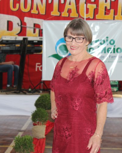 ANÍSIA KRONBAUER É ELEITA RAINHA REGIONAL