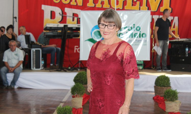 ANÍSIA KRONBAUER É ELEITA RAINHA REGIONAL
