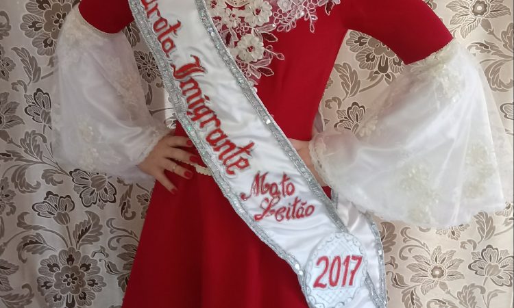 GEOVANA KIST DA SILVA REPASSA FAIXA DE GAROTA IMIGRANTE