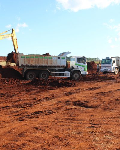 OBRAS TRABALHA NA ÁREA DO CONDOMÍNIO AVÍCOLA