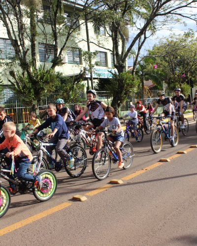 PASSEIO CICLÍSTICO PARA CRIANÇAS E ADULTOS