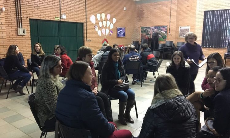 PROFESSORES DEBATEM NOVA BASE CURRICULAR