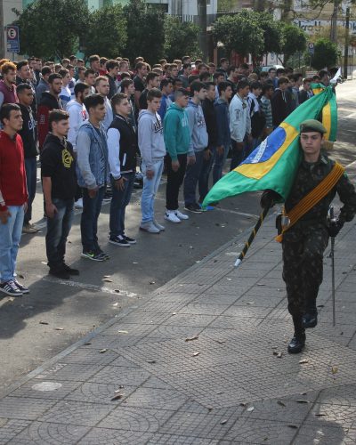 JOVENS CONVOCADOS PARA O JURAMENTO À BANDEIRA