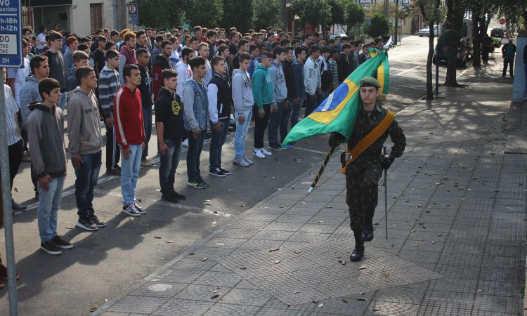 JOVENS CONVOCADOS PARA O JURAMENTO À BANDEIRA