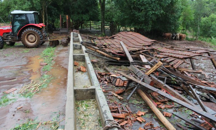 SAMPAIO BAIXO É A REGIÃO COM MAIS ESTRAGOS NO TEMPORAL