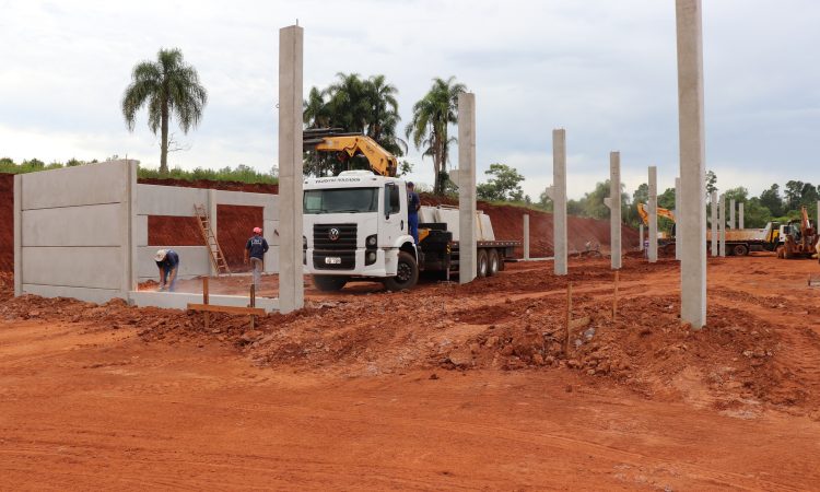 CONSTRUÇÃO DO INCUBATÓRIO DE AVES EM ANDAMENTO