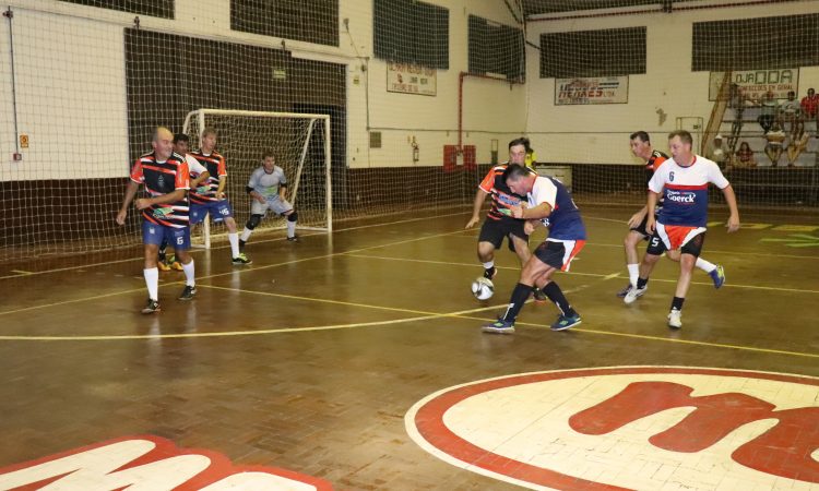 VINTE E SETE GOLS NA ABERTURA DO FUTSAL