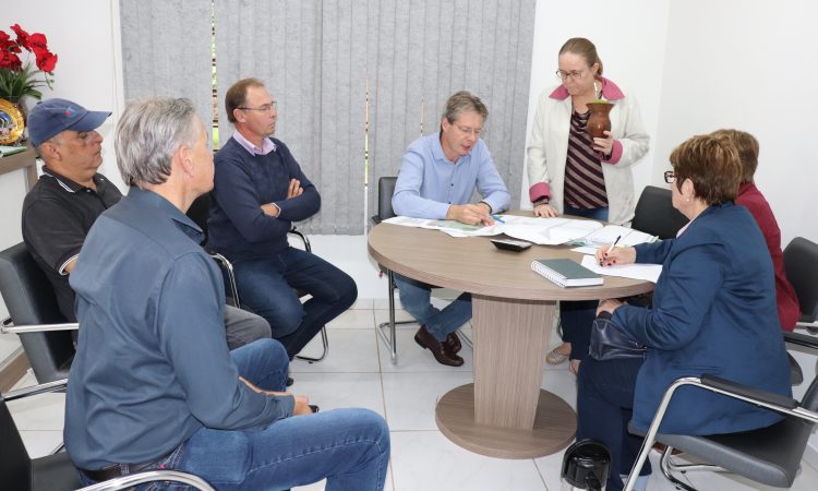 PREFEITO APRESENTA PROJETOS PARA O CONDEUMA