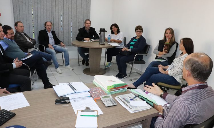 PREFEITO ANUNCIA NOVA SECRETÁRIA DE EDUCAÇÃO