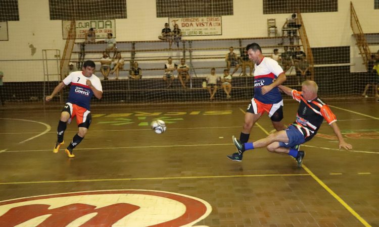 FUTSAL COM DUAS PARTIDAS NO VETERANO