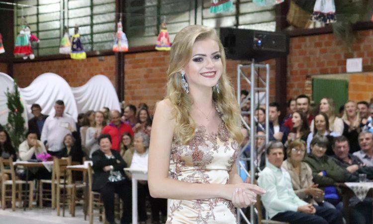 NICOLE FEIX BECKER É A GAROTA IMIGRANTE 2019