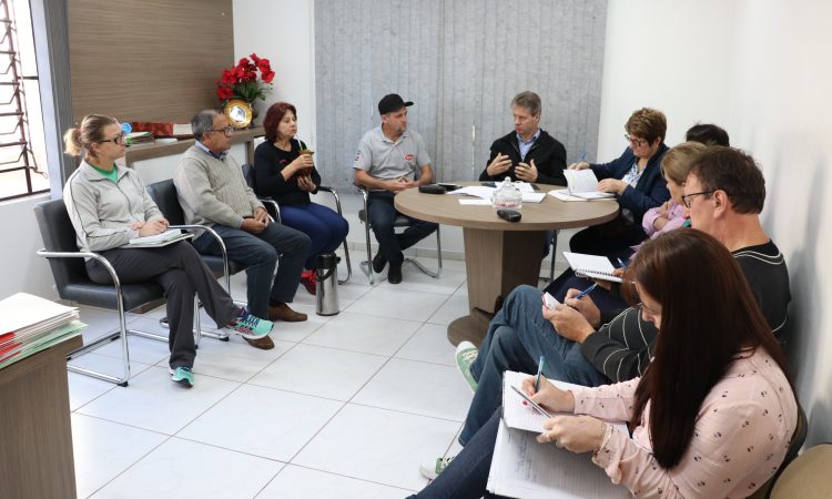 CONCURSO RAINHA DAS ORQUÍDEAS É TEMA DE REUNIÃO