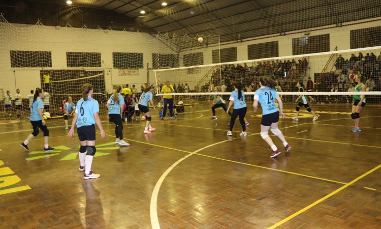 ATLÉTICO MANEIRO E EQUIVÔLEI OS CAMPEÕES MUNICIPAIS