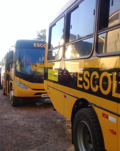 ESTUDANTES RECEBEM AUXÍLIO PARA TRANSPORTE