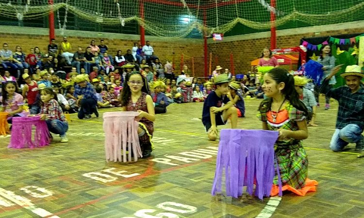 FESTA JUNINA NA ESCOLA SANTO ANTÔNIO