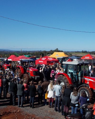 TERCEIRA IDADE, TRATORAÇO E SHOWS NA FESTA DO COLONO