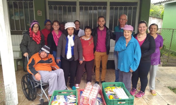 CAMPANHA ARRECADA ALIMENTOS PARA CLÍNICA