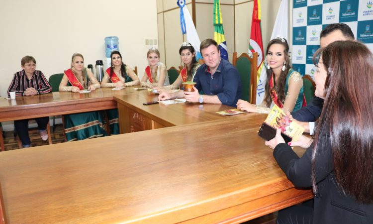 SOBERANAS DIVULGAM FESTA DO COLONO PELA REGIÃO