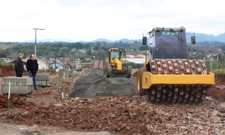 TRECHO DA AVENIDA RECEBE OBRAS DA EMPRESA PAP