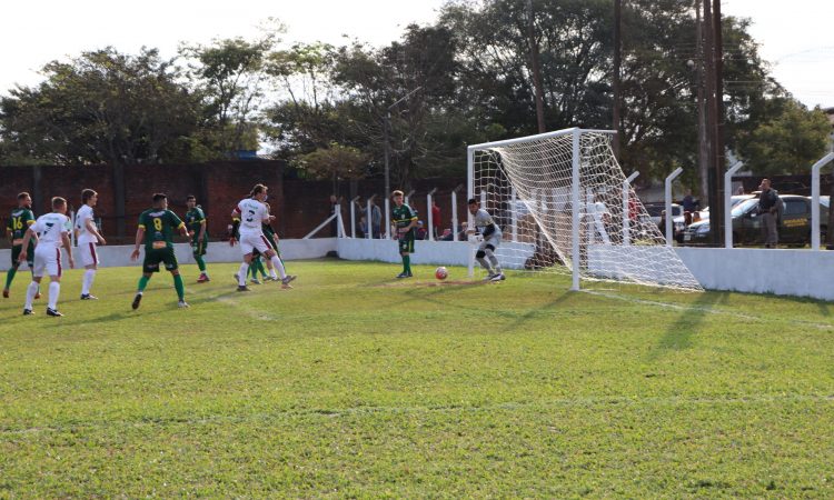 FLU PERDE CLÁSSICO E A LIDERANÇA NO REGIONAL