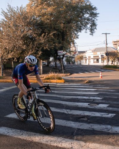 CICLISTA NO PÓDIO EM SANTA CRUZ