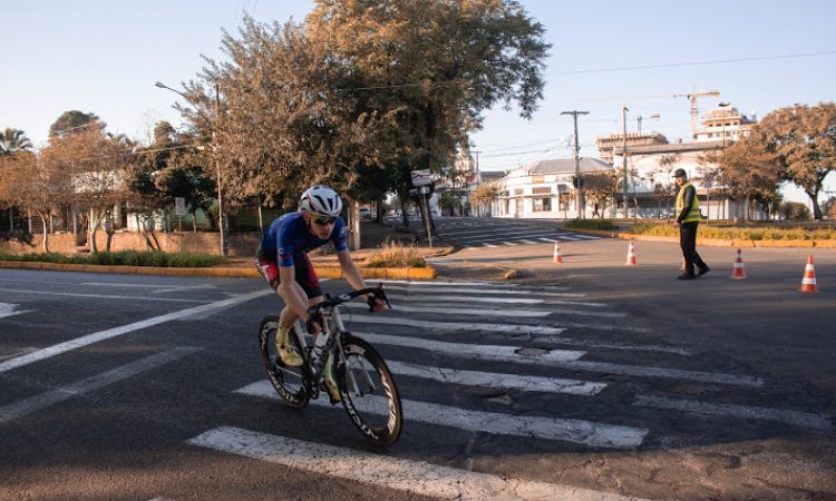 CICLISTA NO PÓDIO EM SANTA CRUZ