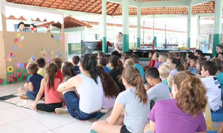 TEATRO DE FANTOCHES NO PROGRAMA SAÚDE NA ESCOLA