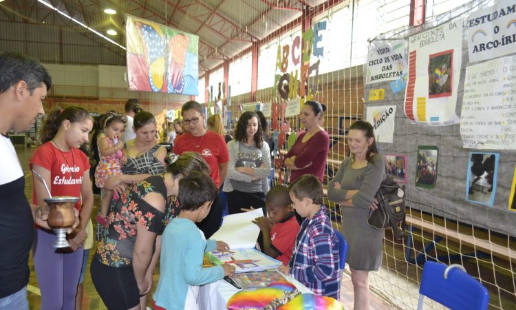 MOSTRA PEDAGÓGICA APRESENTA TRABALHOS