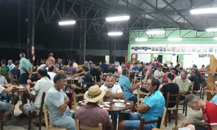 CAMPEONATOS DE BOCHA E CANASTRA SUSPENSOS