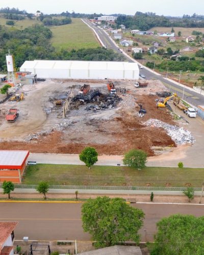 LIMPEZA NA ÁREA DA CALÇADOS BEIRA RIO