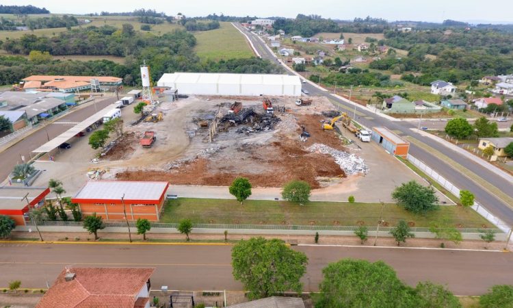 LIMPEZA NA ÁREA DA CALÇADOS BEIRA RIO