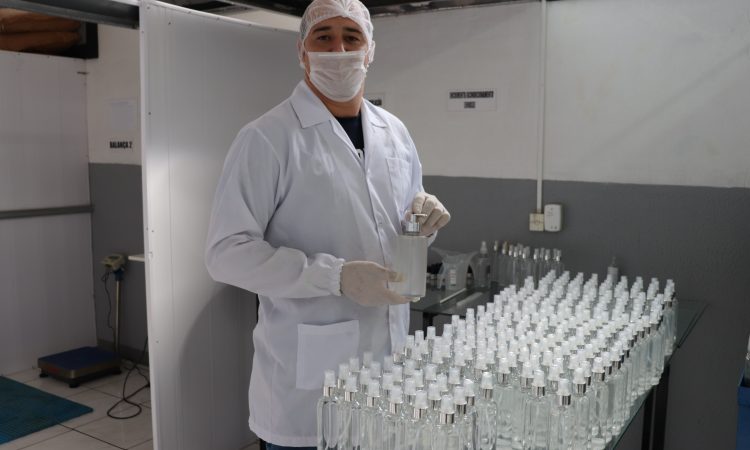CONTRA O COVID-19, KROTH QUÍMICA AUMENTA PRODUÇÃO