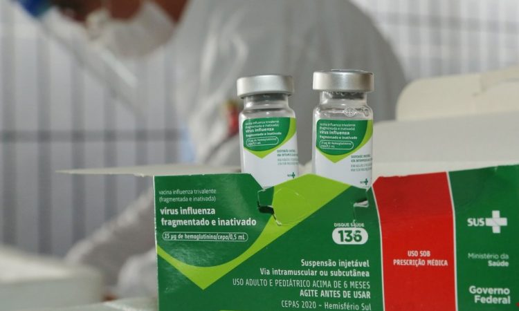 MAIS DE 1,3 MIL PESSOAS JÁ RECEBERAM A VACINA DA GRIPE