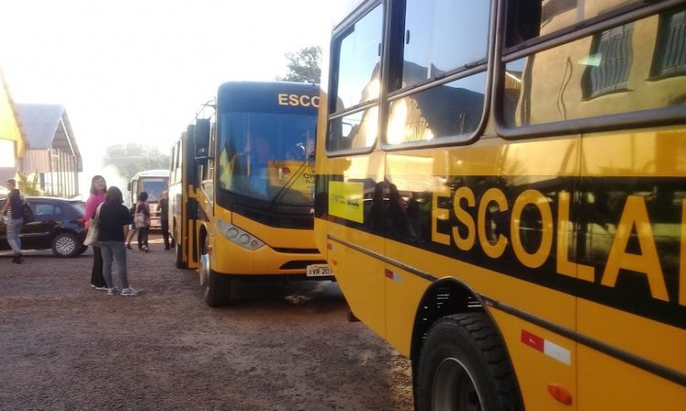 NOVO ÔNIBUS PARA ATENDER ESTUDANTES