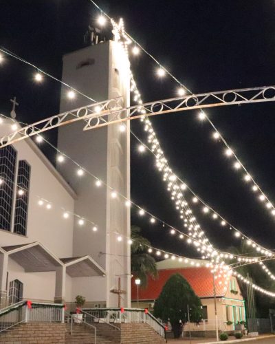 ILUMINAÇÃO E DECORAÇÃO DE NATAL CONCLUÍDA