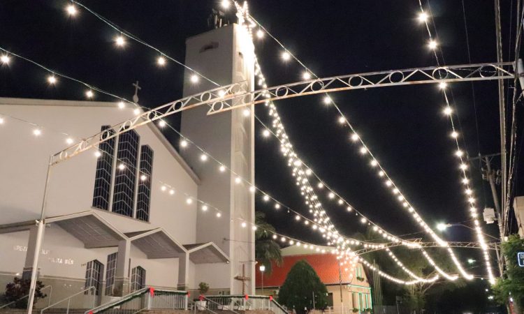 ILUMINAÇÃO E DECORAÇÃO DE NATAL CONCLUÍDA
