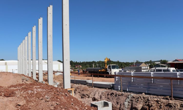 ESTRUTURA DO PRÉDIO DA BEIRA RIO COMEÇA A APARECER