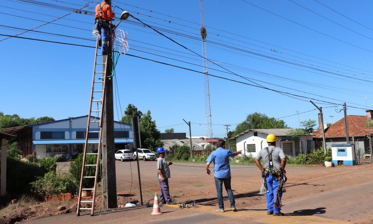 INTERNET COM FIBRA ÓPTICA VAI INTERLIGAR ORGÃOS MUNICIPAIS