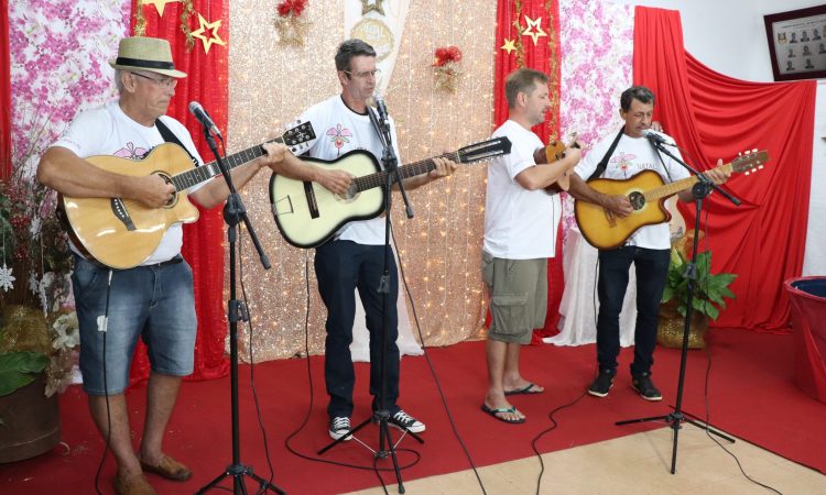 TERNO DE REIS ENCERRA NATAL DAS ORQUÍDEAS